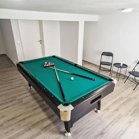 Feniks By Interhome Polaca