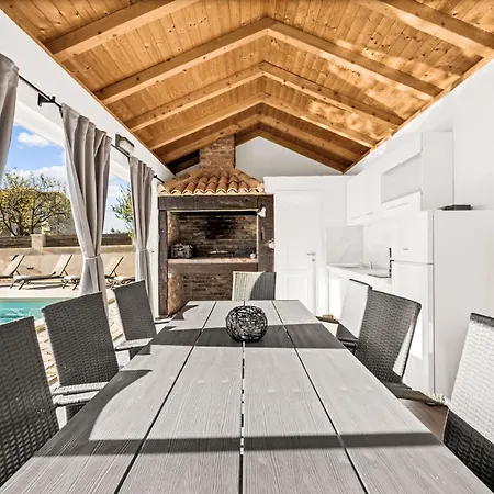 Vakantiehuis Feniks By Interhome *