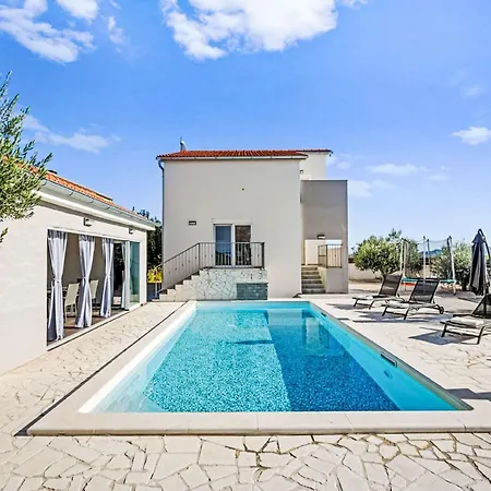 Feniks By Interhome Polaca
